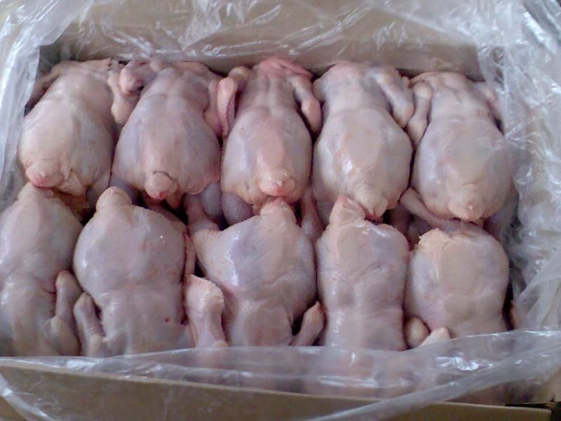 "Апетитна" курятина: в мережі опублікували шокуючі фото фасування продуктів в окупованому Криму