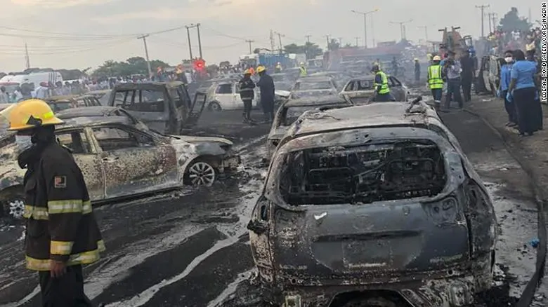 В Нигерии взорвался нефтевоз