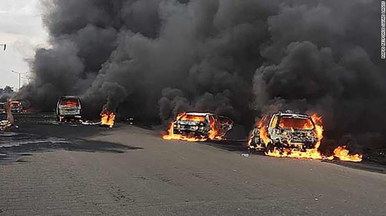 В Нигерии во время движения взорвался нефтевоз: много погибших и раненых