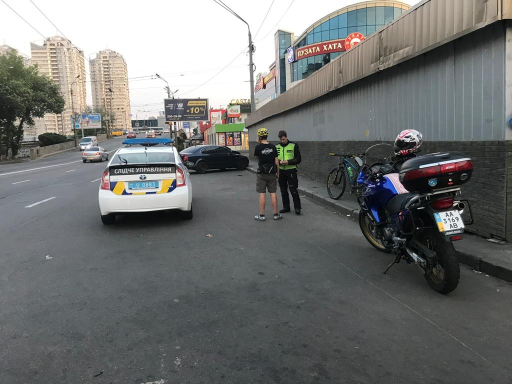 В Киеве пешеход попал под колеса самого экологичного в мире транспорта
