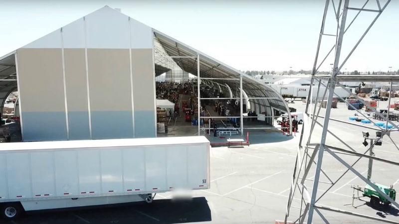 Позор: в соцсетях распространяют видео с линии производства Tesla Позор: в соцсетях распространяют видео с линии производства Tesla