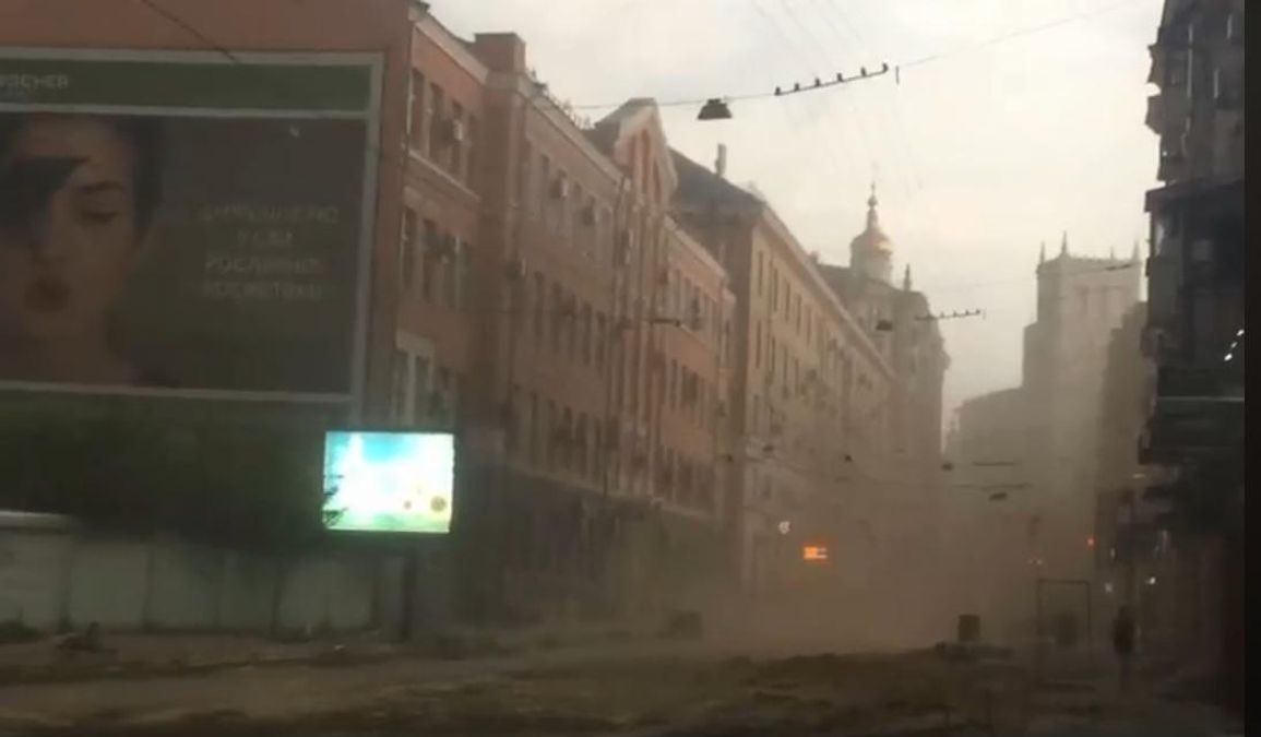 Харьков накрыла мощная песчаная буря: появилось видео Харьков накрыла мощная песчаная буря: появилось видео