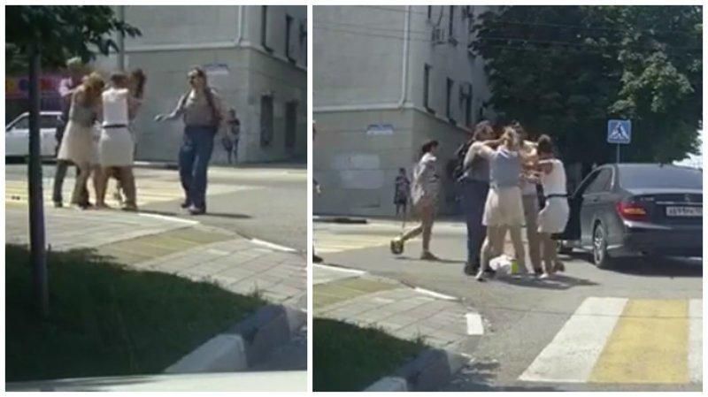В России три девушки устроили самую настоящую драку посреди дороги: видео