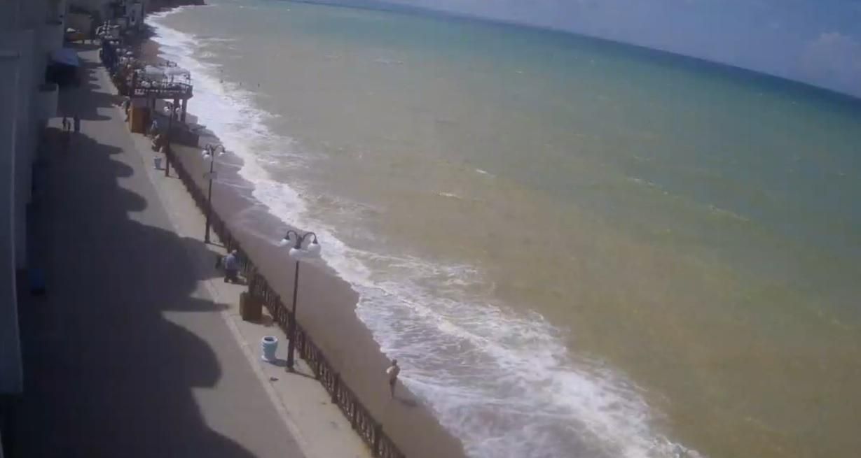 Курортный сезон в оккупированном Крыму: появились новые печальные фото Курортный сезон в оккупированном Крыму: появились новые печальные фото