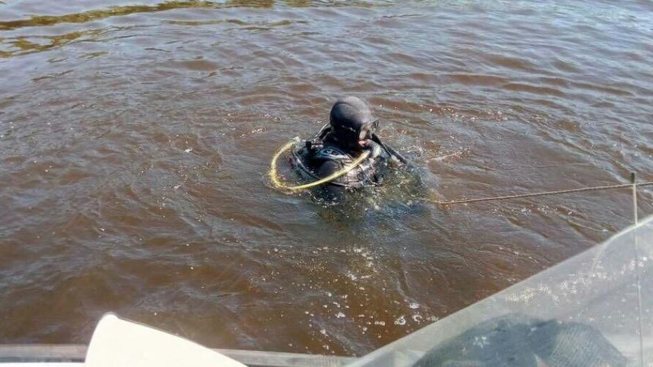 Мертвого чоловіка витягнули з Дніпра у Києві Мертвого чоловіка витягнули з Дніпра у Києві