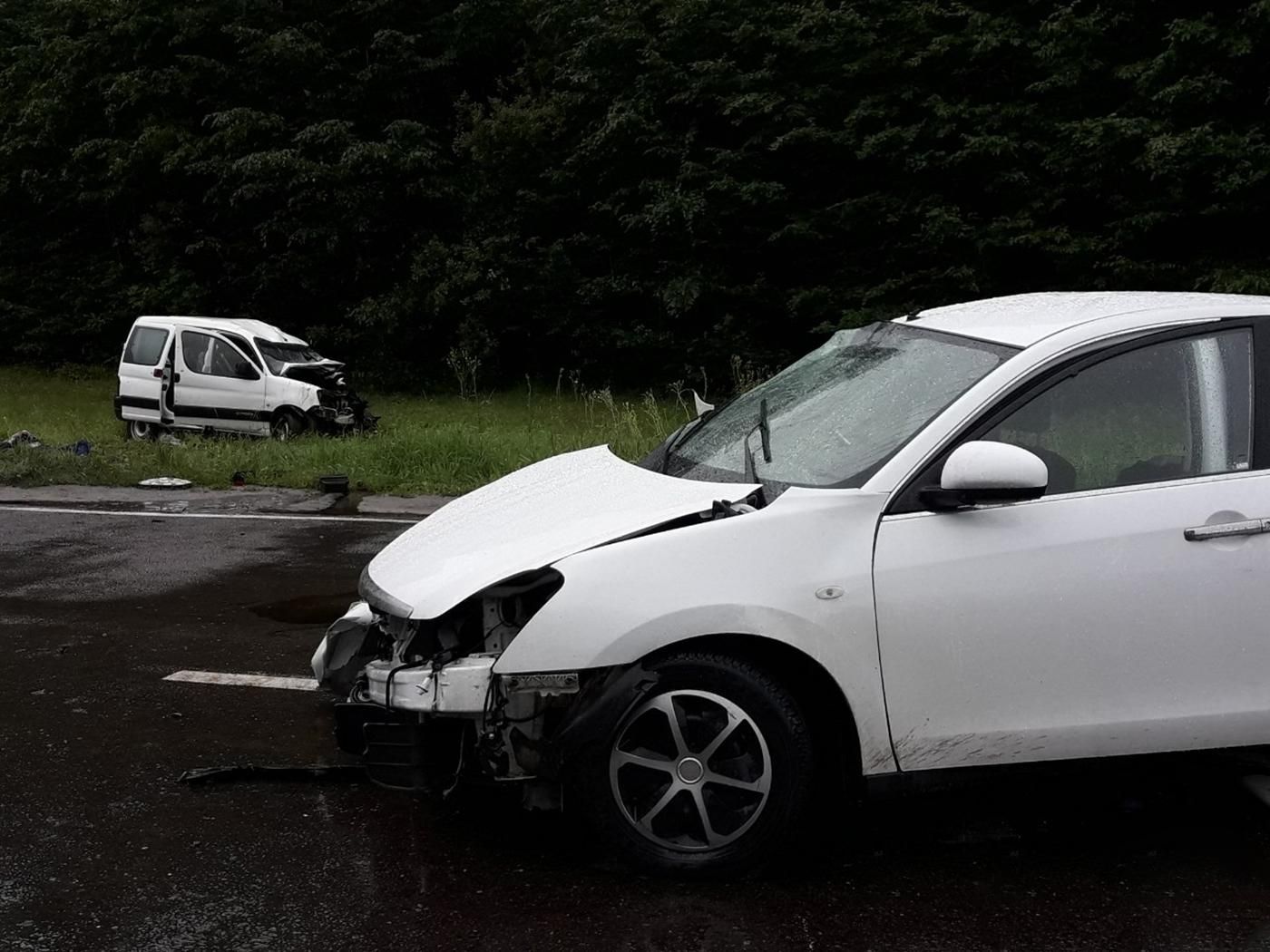 Жахлива ДТП на Вінниччині: двоє людей загинуло, ще троє – у лікарні