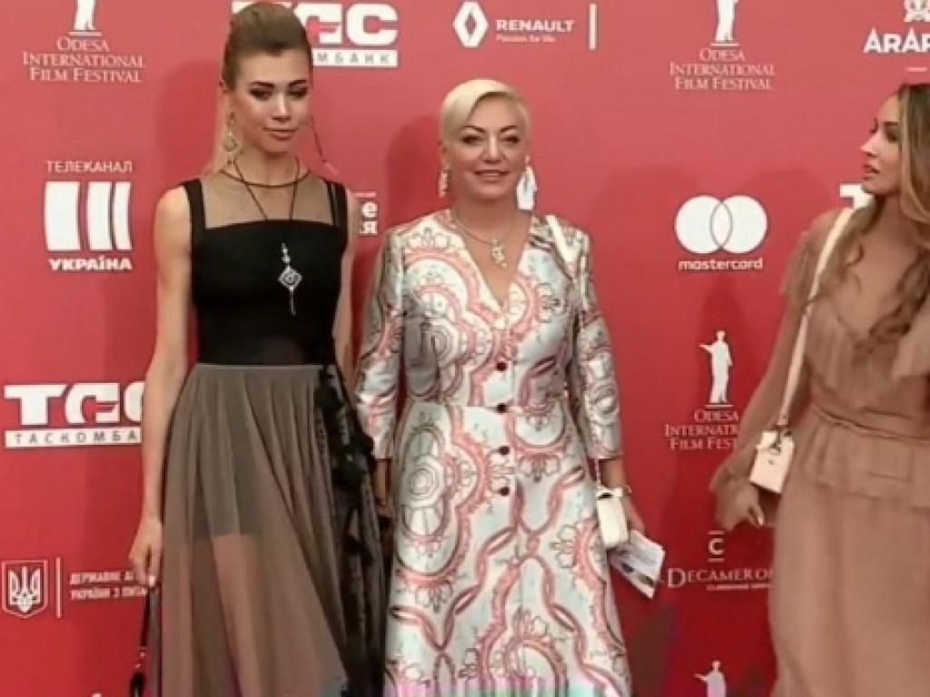Гонтарева поразила сменой внешности на красной дорожке в Одессе Гонтарева поразила сменой внешности на красной дорожке в Одессе