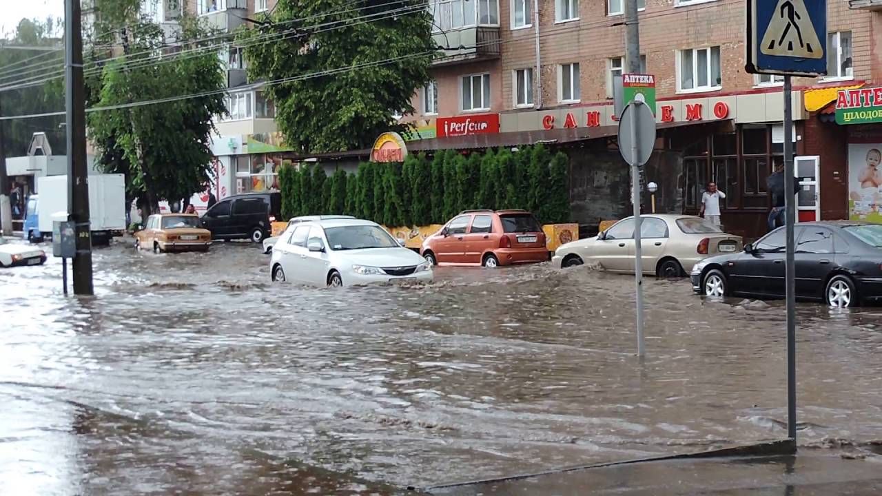 После сильного дождя Хмельницкий затопило: фото и видео