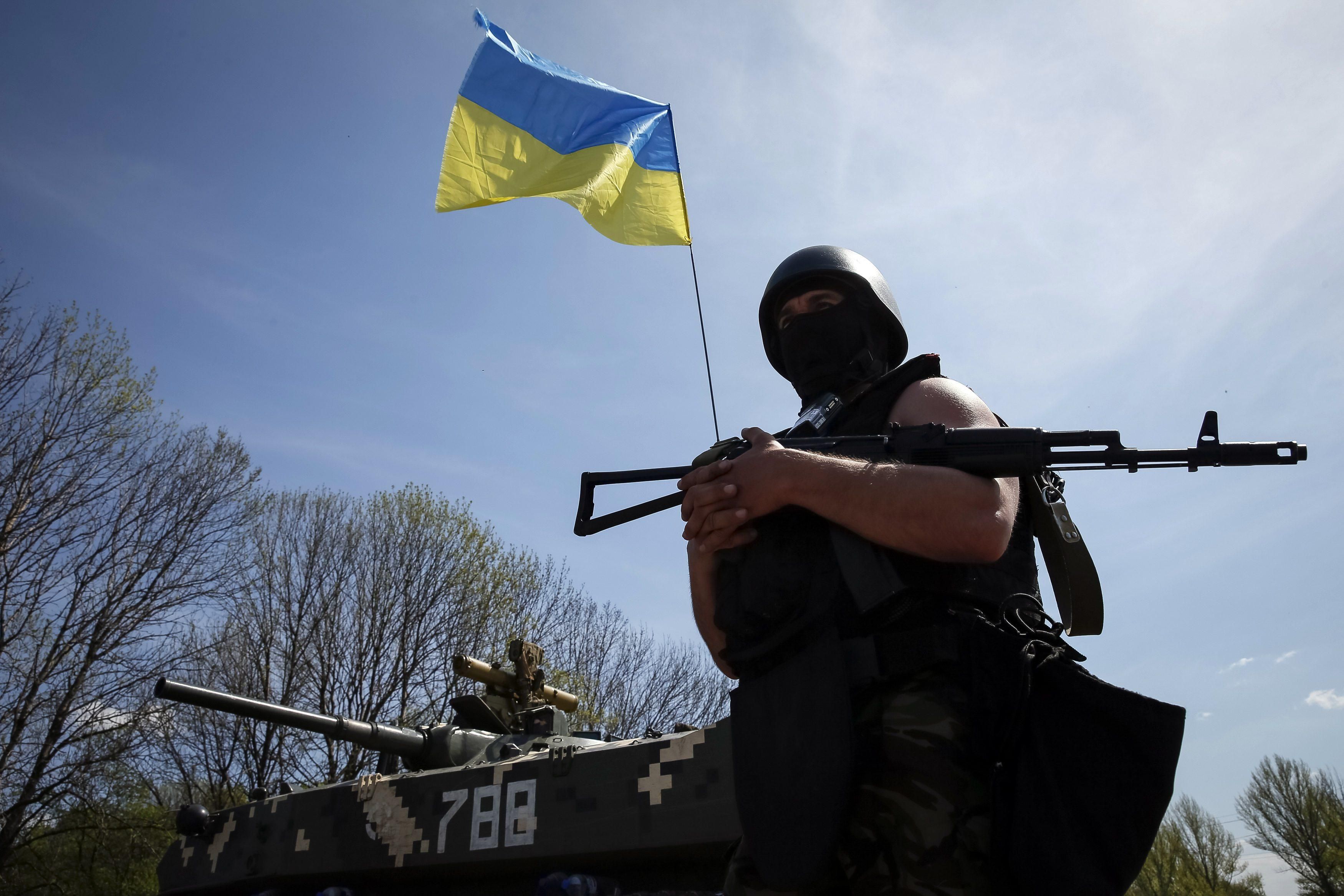 Окупанти обстріляли позиції ЗСУ на Донбасі: один український боєць поранений