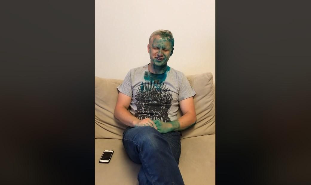 Шабунина облили зеленкой под САП, у него ожог глаз: фото и видео