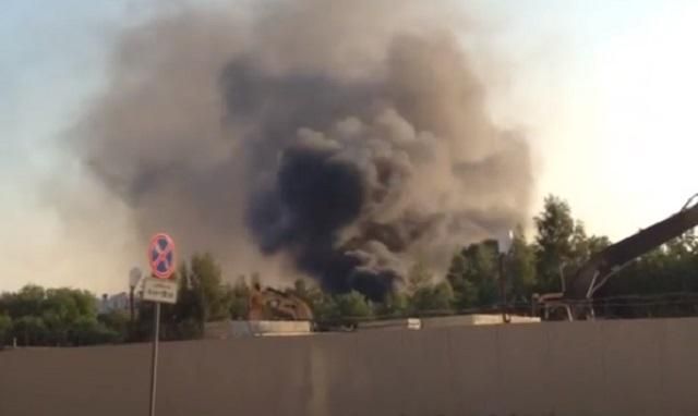 На одній із найвідоміших кіностудій Росії спалахнула масштабна пожежа: відео