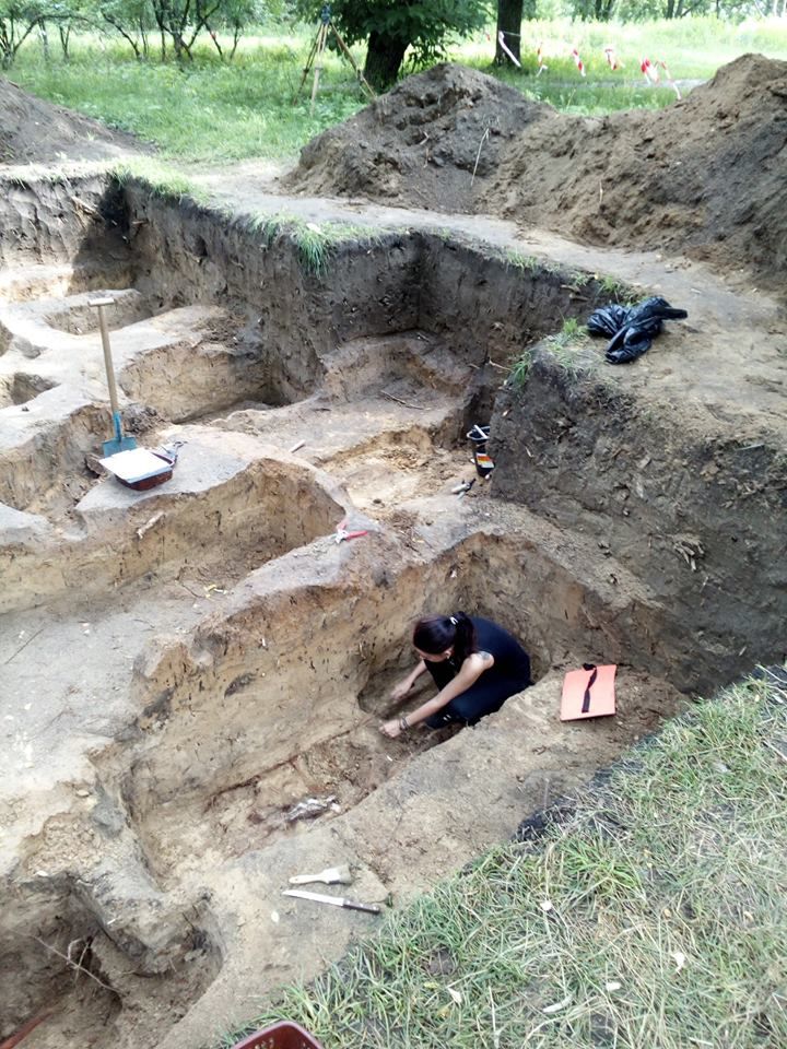 У Чернігові археологи відкопали давнє семиярусне кладовище: фото