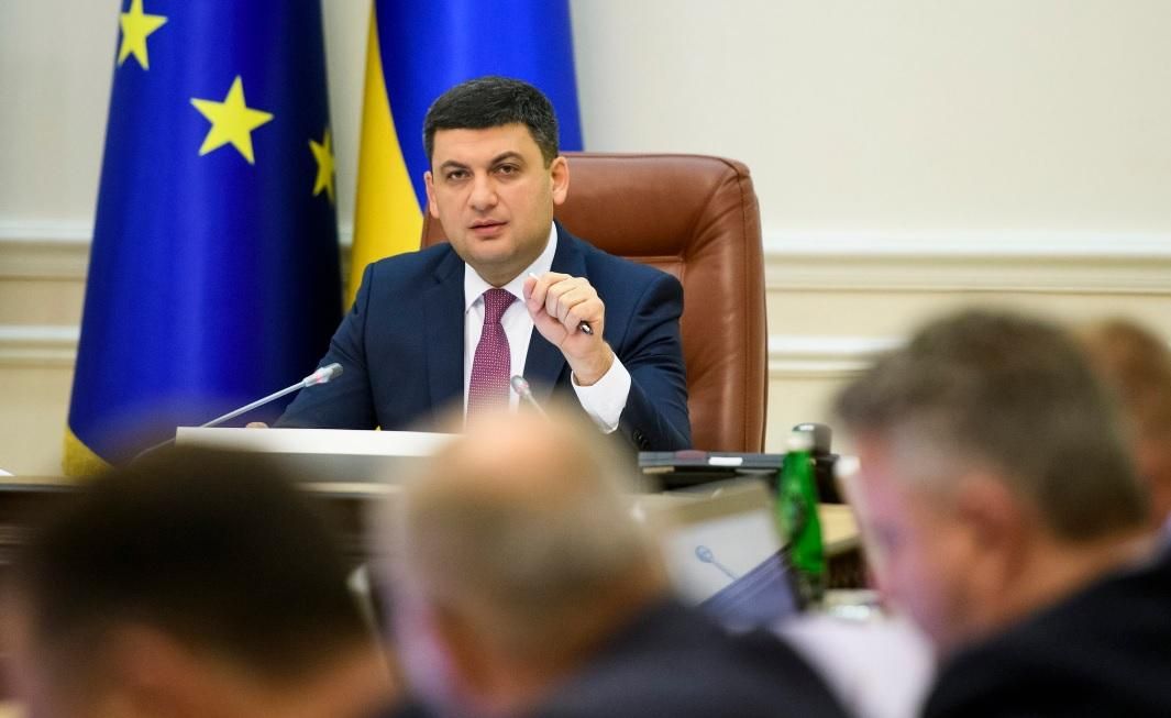 Гройсман доручив "Укрзалізниці" робити фотофіксацію вагонів з лісом Гройсман доручив "Укрзалізниці" робити фотофіксацію вагонів з лісом