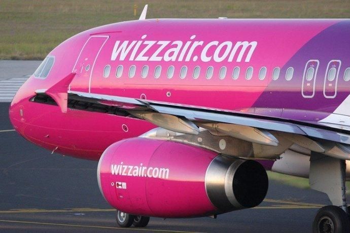 Лоукостер WizzAir скасовує майже два десятка рейсів з Польщі на осінь та зиму
