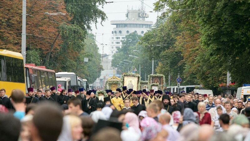 Києву пропонують помолитися за доступний транспорт: нове явище набирає оберти у Facebook 