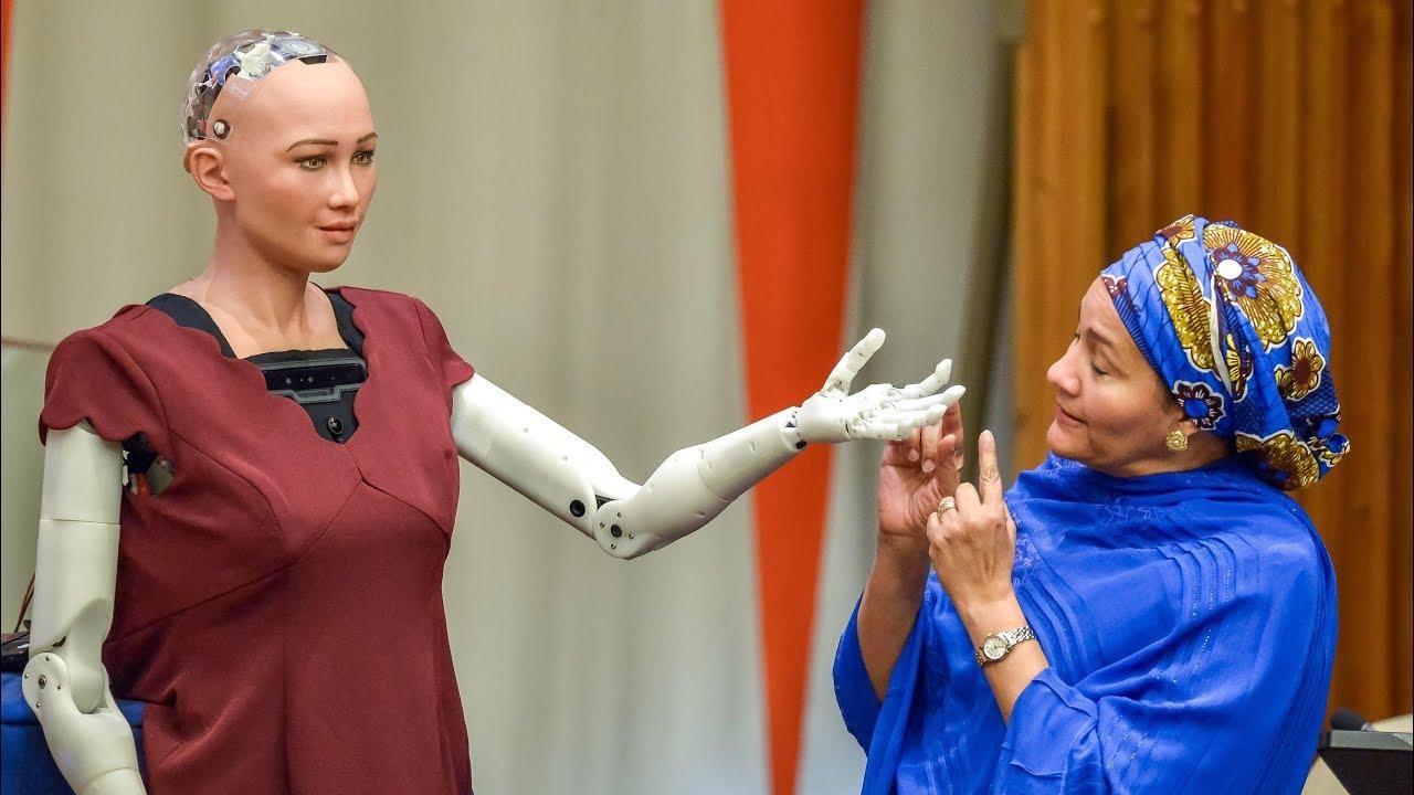 Человекоподобный робот София отличилась интересными заявлениями