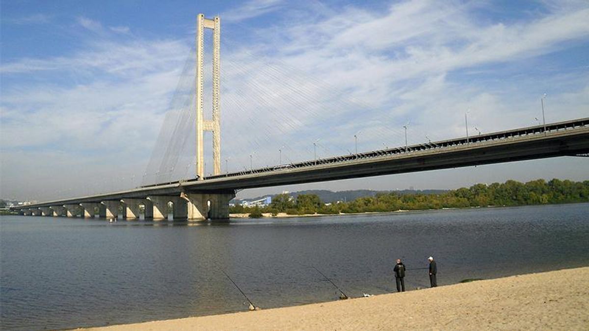 В Києві на Південному мосту частково обмежать рух транспорту: відомі дати В Києві на Південному мосту частково обмежать рух транспорту: відомі дати