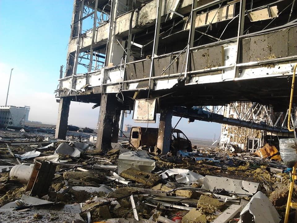 Страшні руїни: у мережі з'явилися неопубліковані раніше фото Донецького аеропорту