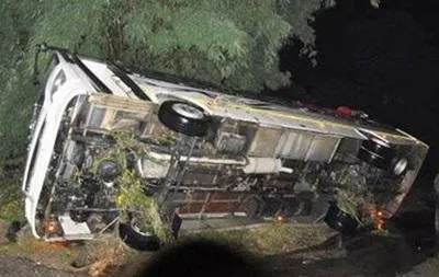В Індії автобус впав в ущелину