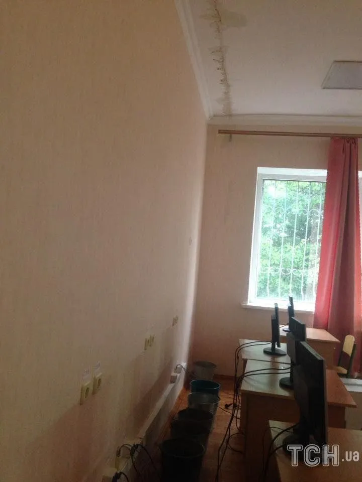 Школа, Київщина, затопило, негода, підрядник, скандал Школа, Київщина, затопило, негода, підрядник, скандал