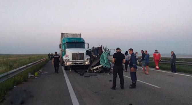 На Миколаївщині сталася жахлива ДТП, багато загиблих: фото з місця аварії На Миколаївщині сталася жахлива ДТП, багато загиблих: фото з місця аварії