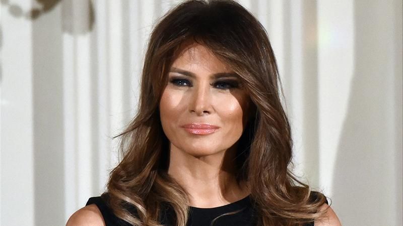 Меланія Трамп засвітила стильний костюм на зустрічі зі студентами: чарівні фото