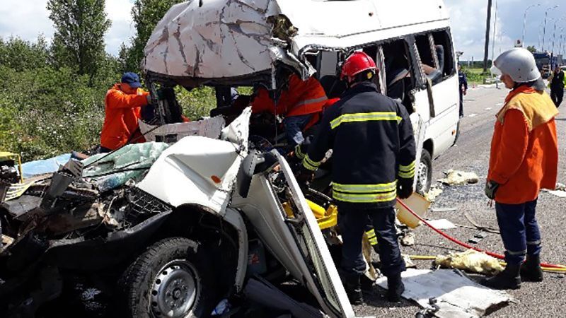 Смертельне зіткнення маршрутки та вантажівки на Житомирщині: оприлюднено нову інформацію 