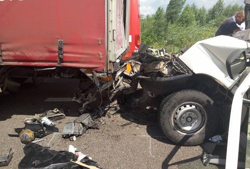 Смертельна ДТП на Житомирщині: Порошенко доручив надати допомогу постраждалим Смертельна ДТП на Житомирщині: Порошенко доручив надати допомогу постраждалим