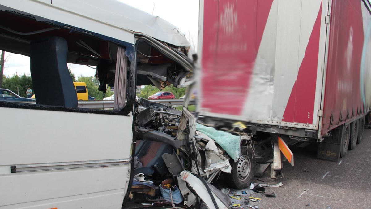 ДТП под Житомиром: в полиции уточнили информацию о погибших и травмированных ДТП под Житомиром: в полиции уточнили информацию о погибших и травмированных