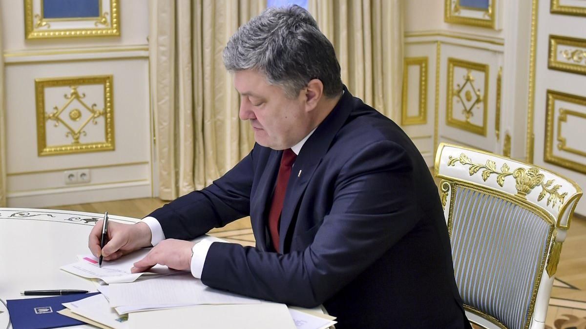 Порошенко підписав закон про посилення соцзахисту постраждалим майданівцям Порошенко підписав закон про посилення соцзахисту постраждалим майданівцям