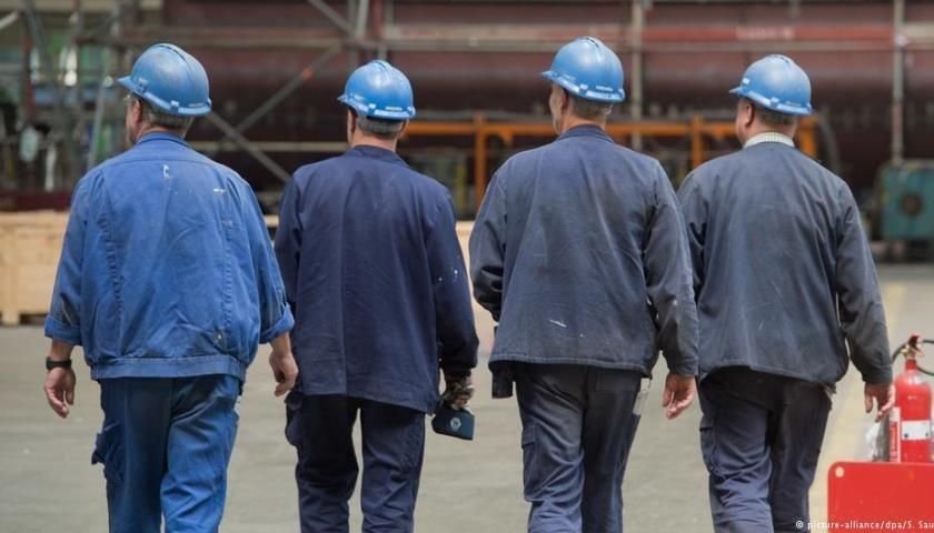 Трудова міграція шкодить всій Україні: експерти пояснили, як виправити ситуацію Трудова міграція шкодить всій Україні: експерти пояснили, як виправити ситуацію