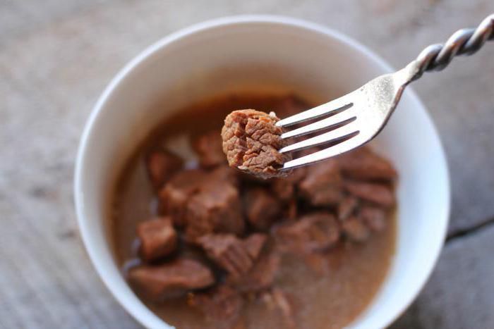 Более 176 тонн непригодной тушенки обнаружили в военной части в Киеве Более 176 тонн непригодной тушенки обнаружили в военной части в Киеве