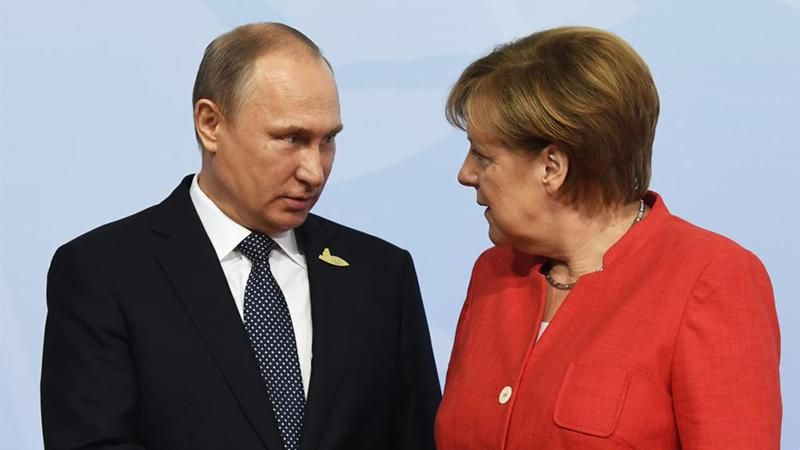 Путин провел телефонный разговор с Меркель Путин провел телефонный разговор с Меркель