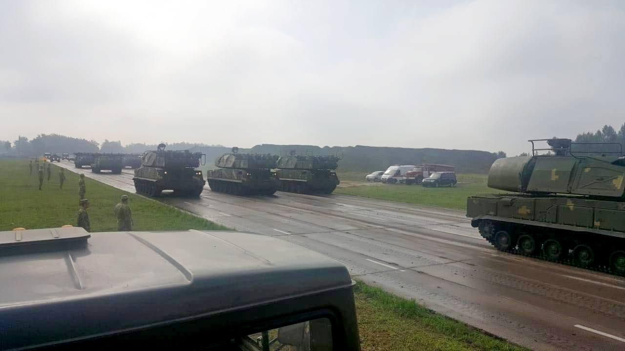 Сухопутні війська ЗСУ показали техніку, яка буде на параді у День Незалежності Сухопутні війська ЗСУ показали техніку, яка буде на параді у День Незалежності