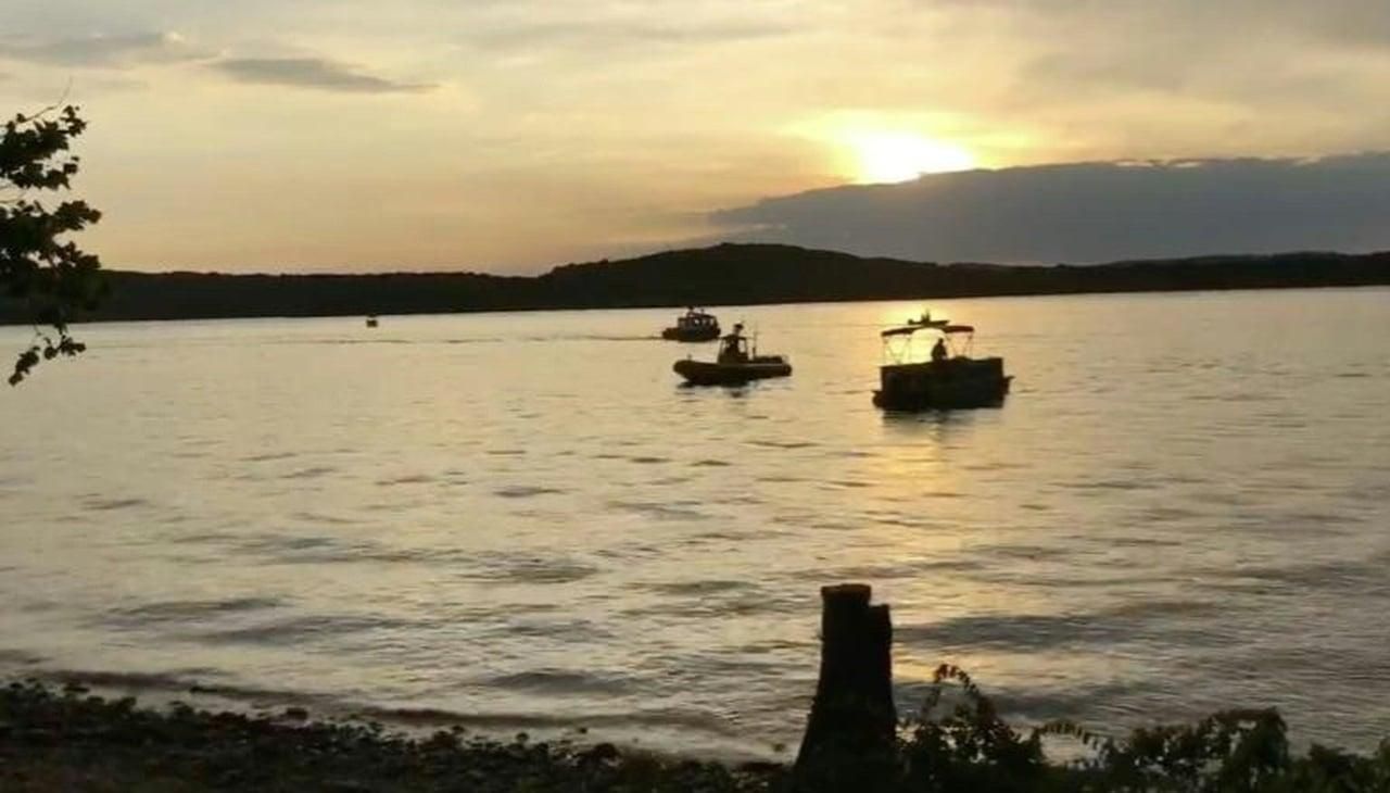 Аварія катера на озері в штаті Міссурі: кількість жертв зросла до 17 людей Аварія катера на озері в штаті Міссурі: кількість жертв зросла до 17 людей