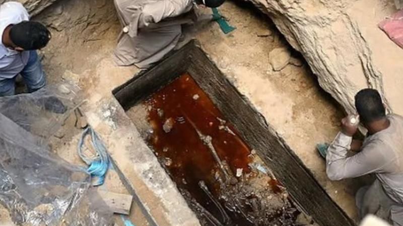 Археологи раскрыли гранитный саркофаг, которому более 2 тысяч лет