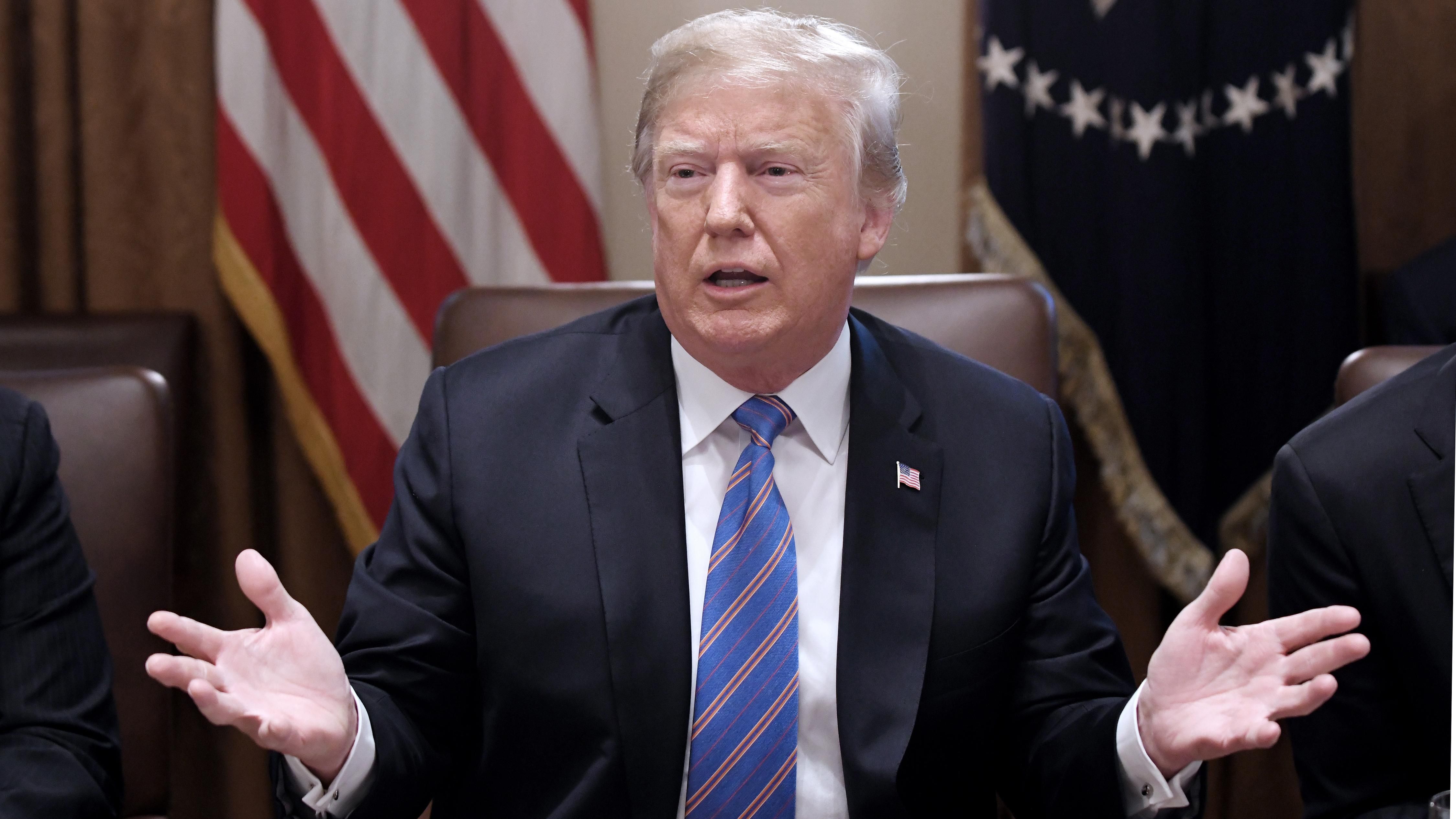 Трамп різко відповів "фейковим ЗМІ" за критику щодо його поводження з Путіним Трамп різко відповів "фейковим ЗМІ" за критику щодо його поводження з Путіним