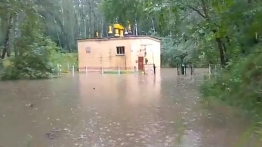 Из-за мощных гроз в Чернигове затопило насосную станцию: без воды осталась часть города