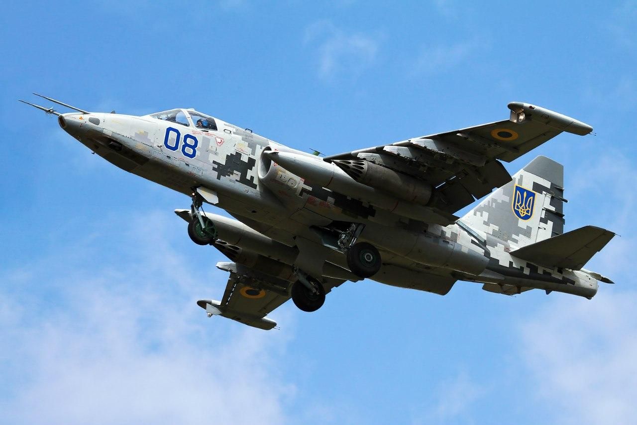 Над Мариуполем на низкой высоте пролетели реактивные военные самолеты: подробности
