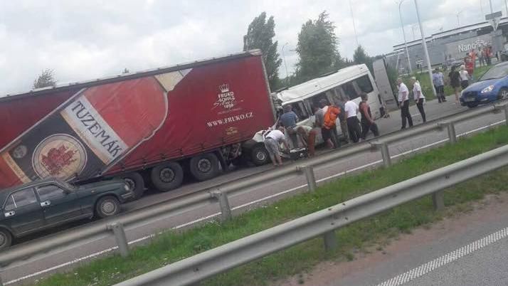 Власнику автобуса, що спричинив смертельну ДТП на Житомирщині, оголошено підозру Власнику автобуса, що спричинив смертельну ДТП на Житомирщині, оголошено підозру