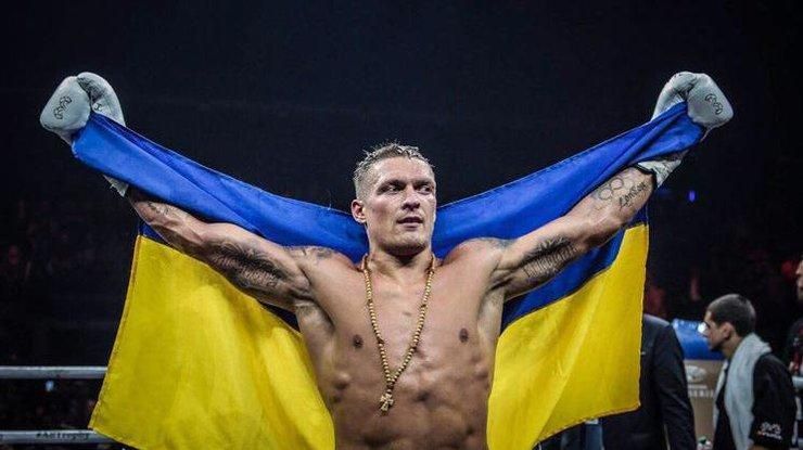 Усик зізнався, кому присвячує перемогу над Гассієвим