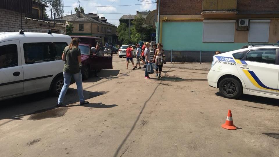 Офіцера ЗСУ та учасника війни на Донбасі підстрелили посеред білого дня в Житомирі Офіцера ЗСУ та учасника війни на Донбасі підстрелили посеред білого дня в Житомирі