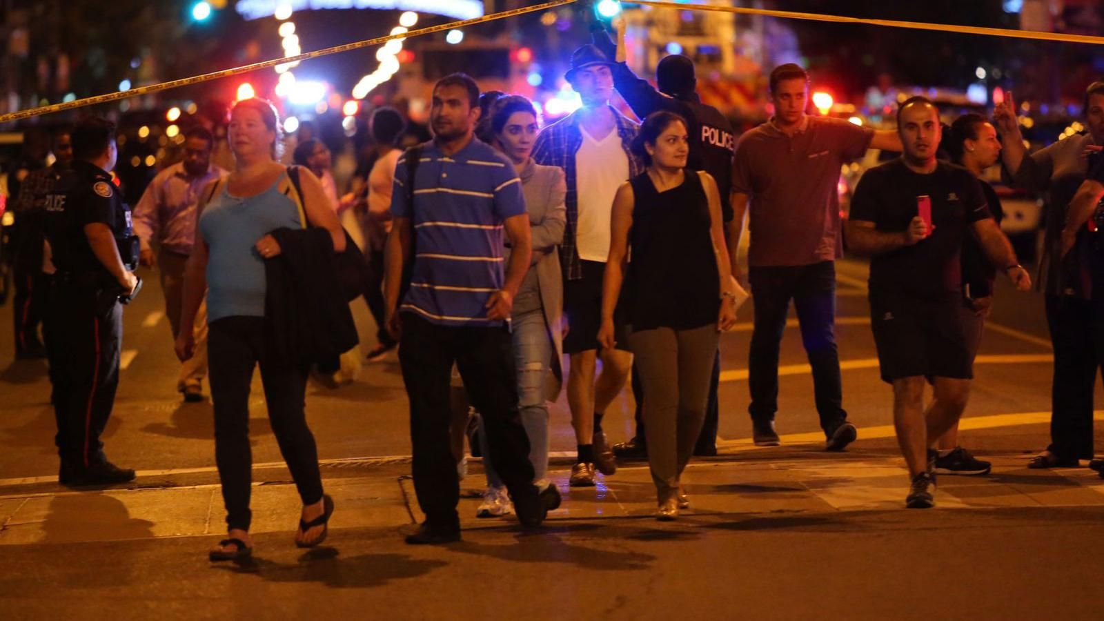 Невідомий почав розстрілювати людей у Торонто: багато загиблих, в тому числі дитина Невідомий почав розстрілювати людей у Торонто: багато загиблих, в тому числі дитина