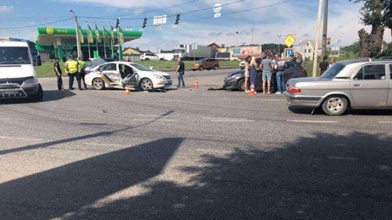 Полицейские попали в ДТП на светофоре в Виннице: есть пострадавшие Полицейские попали в ДТП на светофоре в Виннице: есть пострадавшие