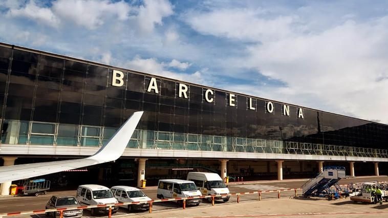 Українські туристи застрягли в іспанській Барселоні Українські туристи застрягли в іспанській Барселоні