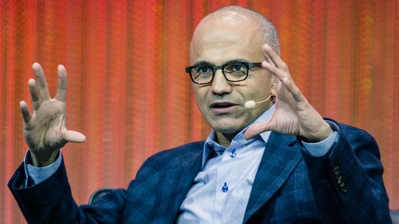 Глава Microsoft показав, яким смартфоном він користується Глава Microsoft показав, яким смартфоном він користується