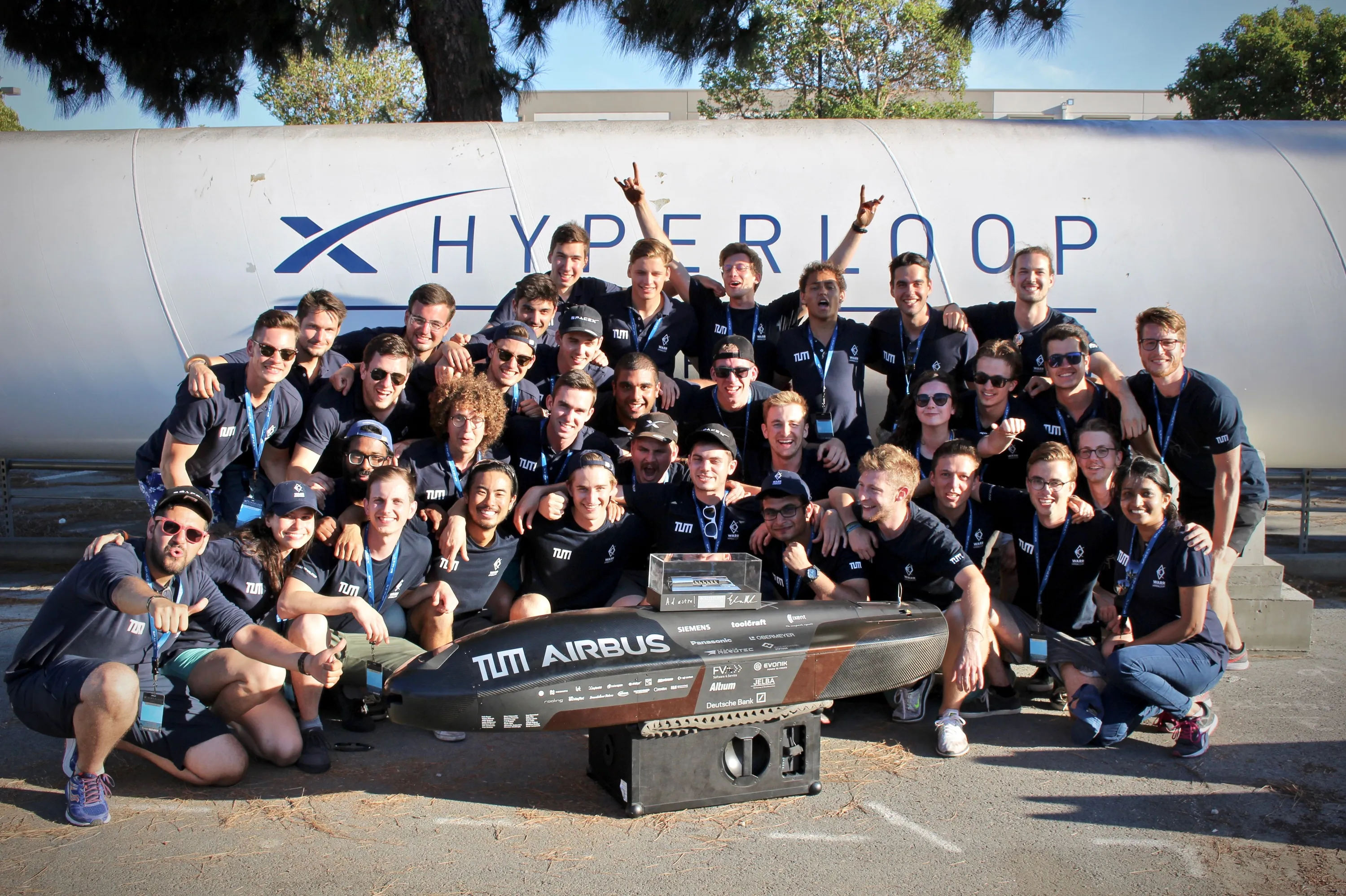 Команда WARR Hyperloop з Мюнхенського технічного університету Команда WARR Hyperloop з Мюнхенського технічного університету