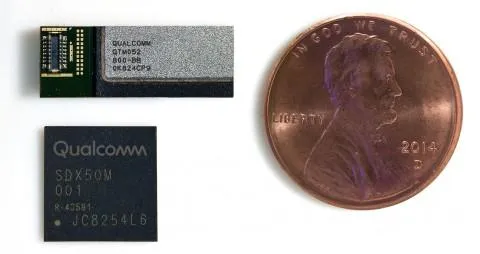 Розміри модуля QTM052 mmWave у порівнянні з монетою