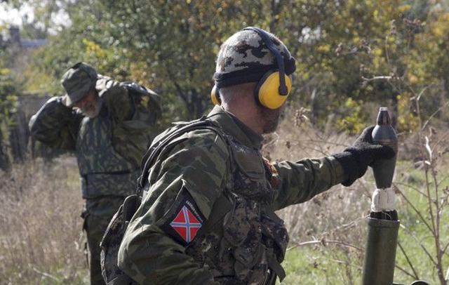 На Донбасі бойовики вдарили по українських військових з забороненої зброї: є поранені