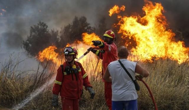 В МЗС сповістили, чи загинув хтось із українців у лісових пожежах у Греції